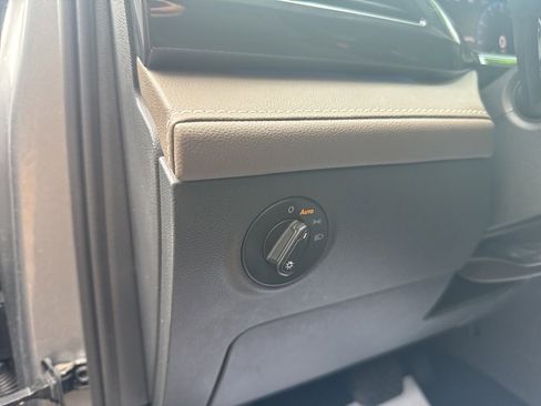 Used 2022 Volkswagen Taos SEL image 17