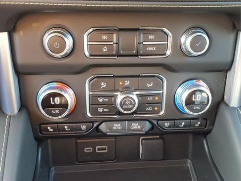Used 2023 GMC Yukon SLT AWD/4WD image 20