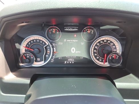 Used 2018 RAM 1500 SLT AWD/4WD image 34