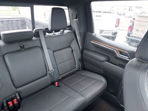 Used 2023 Chevrolet Silverado 1500 High Country w/ Technology Package AWD/4WD image 14