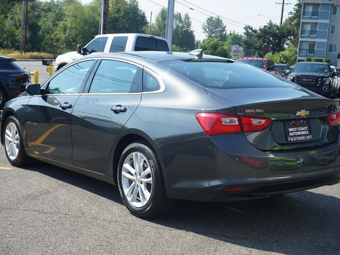 Used 2018 Chevrolet Malibu LT FWD image 3