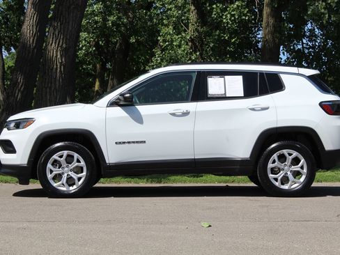 Used 2024 Jeep Compass Latitude AWD/4WD image 5