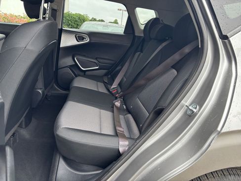 Used 2025 Kia Soul LX w/ LX Technology Package FWD image 37