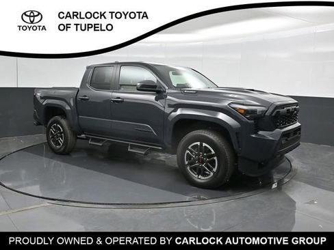 Used 2025 Toyota Tacoma TRD Sport AWD/4WD image 5