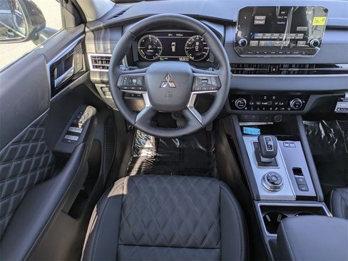 New 2025 Mitsubishi Outlander SEL image 17
