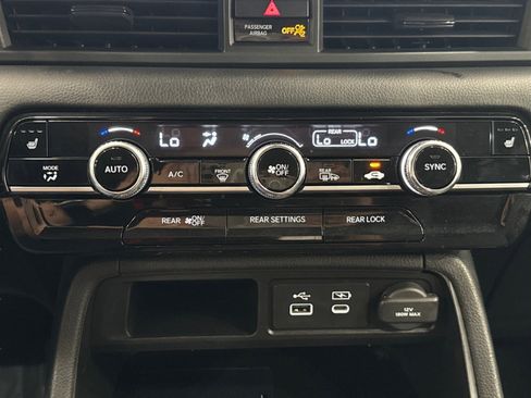 Used 2023 Honda Pilot Touring image 23