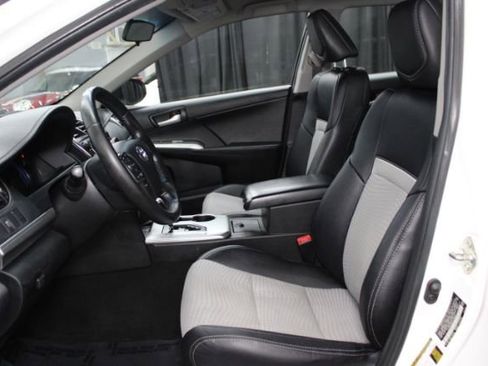 Used 2014 Toyota Camry SE image 13