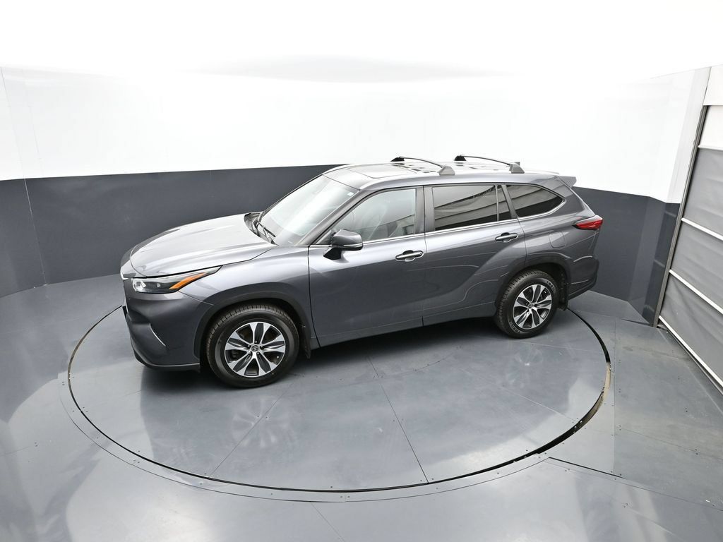 Used 2023 Toyota Highlander XLE AWD/4WD image 42