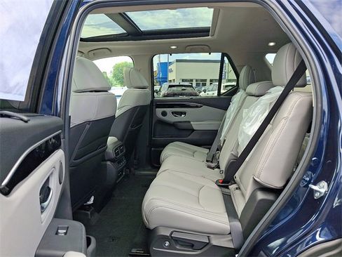 New 2025 Honda Pilot Touring image 8