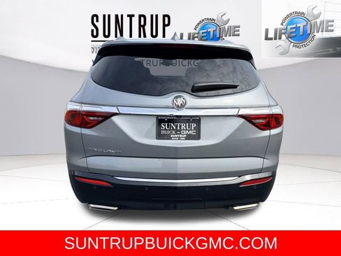 Used 2024 Buick Enclave Essence image 3