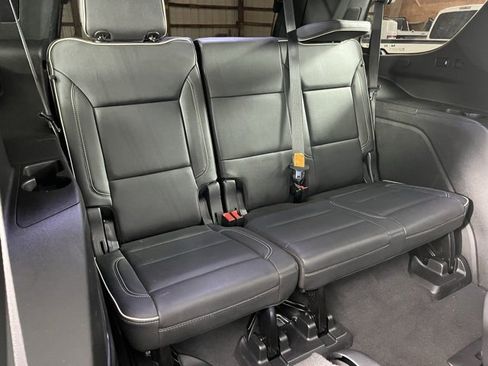 Used 2022 GMC Yukon SLT w/ SLT Luxury Package image 30