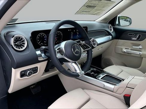 New 2026 Mercedes-Benz GLB 250 4MATIC image 8