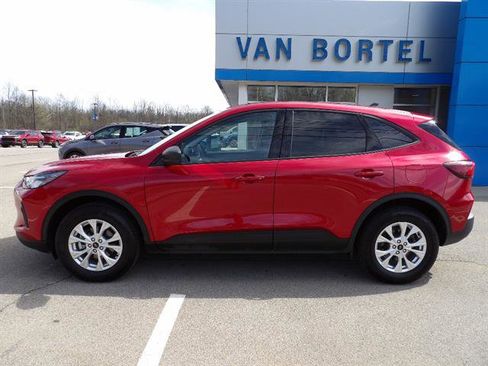 Used 2025 Ford Escape Active w/ Cold Weather Package AWD/4WD image 2