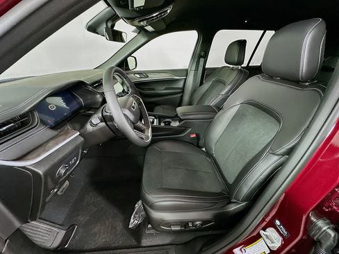 New 2026 Jeep Grand Cherokee Altitude AWD/4WD image 28