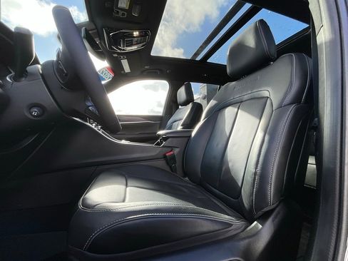 Used 2022 Jeep Grand Cherokee Overland image 11