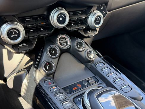 Used 2023 Aston Martin V8 Vantage Coupe RWD image 27