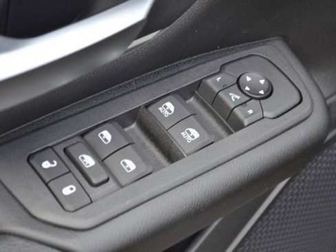 New 2026 RAM 1500 4x4 Crew Cab image 13