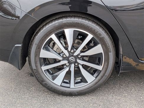 Used 2025 Nissan Sentra SV w/ SV Premium Package image 24