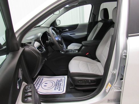 Used 2021 Chevrolet Equinox LS w/ LS Convenience Package image 27