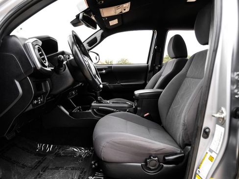 Used 2019 Toyota Tacoma TRD Off-Road image 3