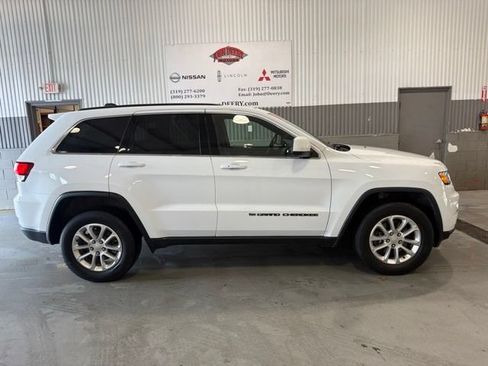 Used 2022 Jeep Grand Cherokee Laredo X AWD/4WD image 2