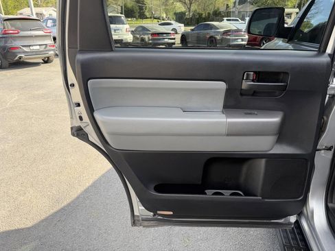 Used 2016 Toyota Sequoia SR5 w/ Premium Package image 28