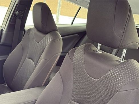 Used 2021 Toyota Prius LE image 18