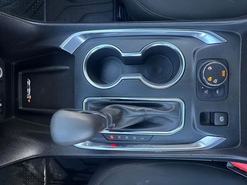 Used 2023 Chevrolet Traverse LT w/ LPO, Floor Liner Package image 31