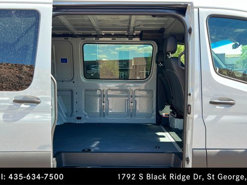 Used 2025 Mercedes-Benz Sprinter 2500 image 18