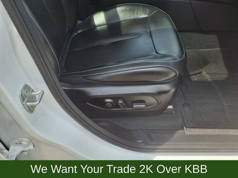 Used 2024 Jeep Grand Cherokee Limited w/ Black Appearance Package AWD/4WD image 10