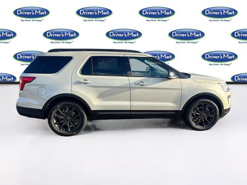 Used 2018 Ford Explorer XLT w/ Equipment Group 202A image 9
