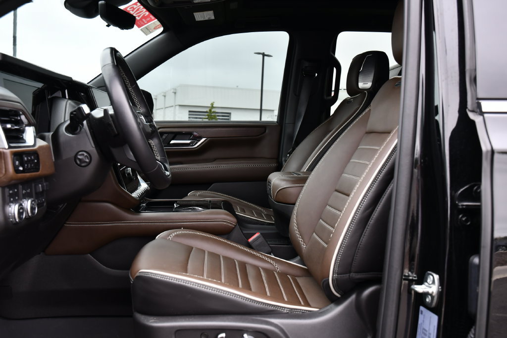 Used 2025 GMC Yukon Denali Ultimate w/ LPO, Floor Liner Package AWD/4WD image 21
