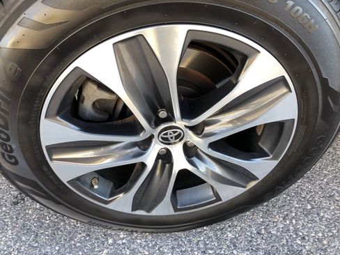 Used 2022 Toyota Highlander XLE image 35