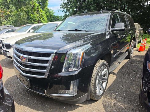Used 2018 Cadillac Escalade ESV Luxury AWD/4WD image 2