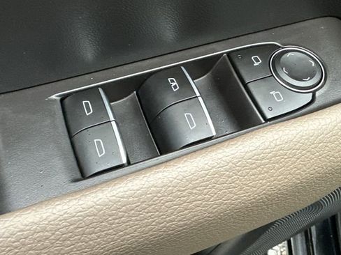 Used 2023 GMC Canyon Denali image 23