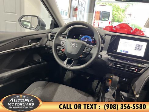 Used 2025 Toyota Camry LE image 23