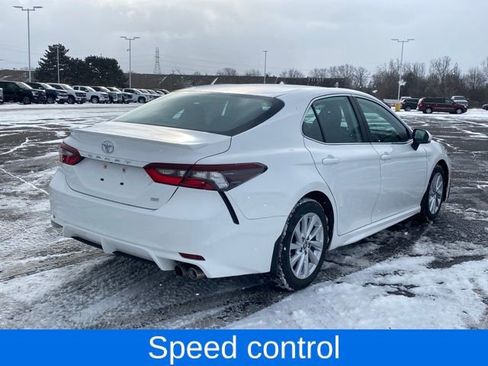 Used 2023 Toyota Camry SE image 3