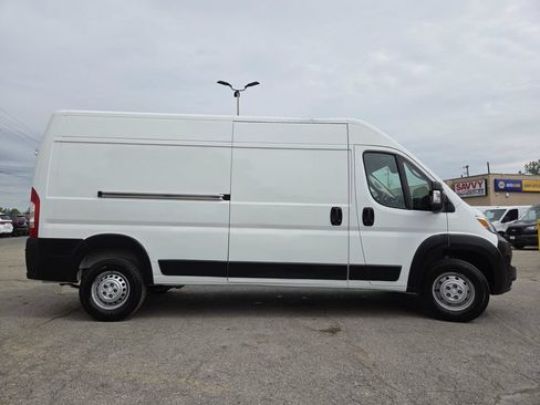 Used 2024 RAM ProMaster 2500 w/ Convenience Group FWD image 10