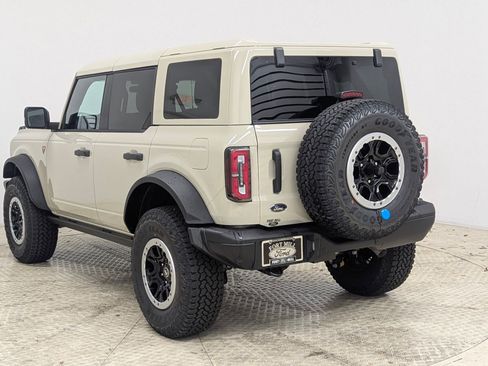 New 2025 Ford Bronco Badlands image 3