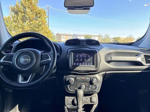 Used 2019 Jeep Renegade Latitude w/ Cold Weather Group AWD/4WD image 28