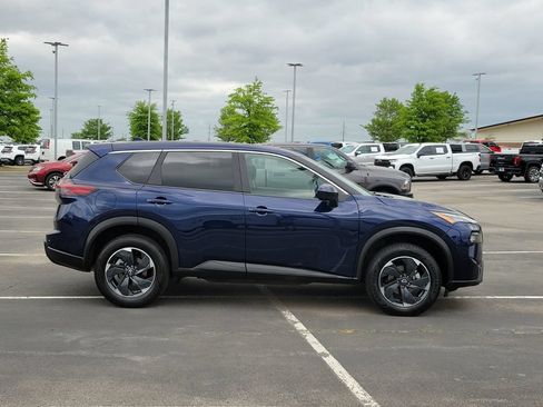 Used 2025 Nissan Rogue SV AWD/4WD image 6