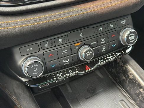 Used 2023 Dodge Durango R/T w/ Hemi Orange Plus Package AWD/4WD image 29