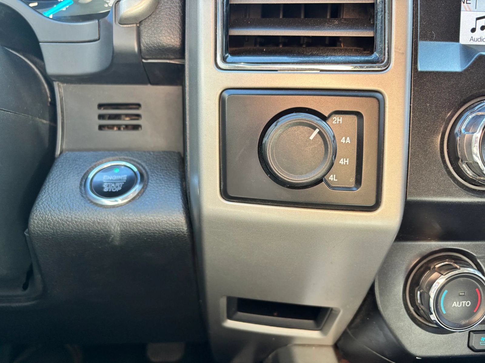 Used 2019 Ford F150 Lariat AWD/4WD image 23