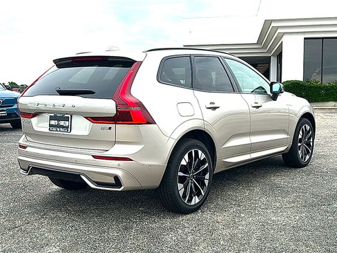 Used 2026 Volvo XC60 B5 Plus w/ Protection Package Premier AWD/4WD image 8