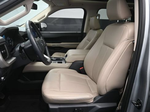 Used 2022 Ford Expedition XLT RWD image 18