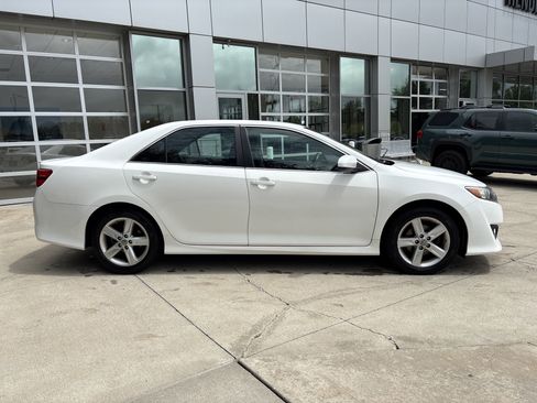 Used 2012 Toyota Camry SE FWD image 9