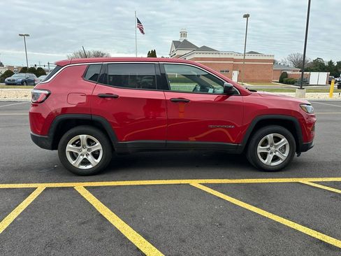 Used 2023 Jeep Compass Sport image 7