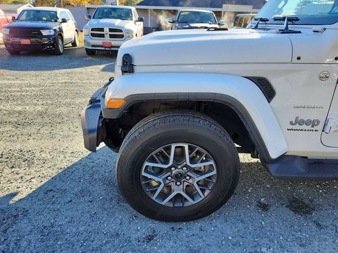 Used 2024 Jeep Wrangler Sahara image 10