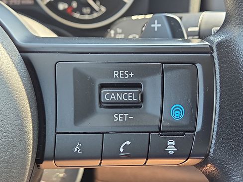 Used 2024 Nissan Rogue SV image 22