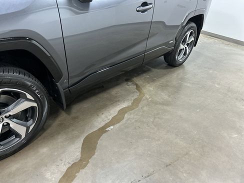 New 2025 Toyota RAV4 SE image 10